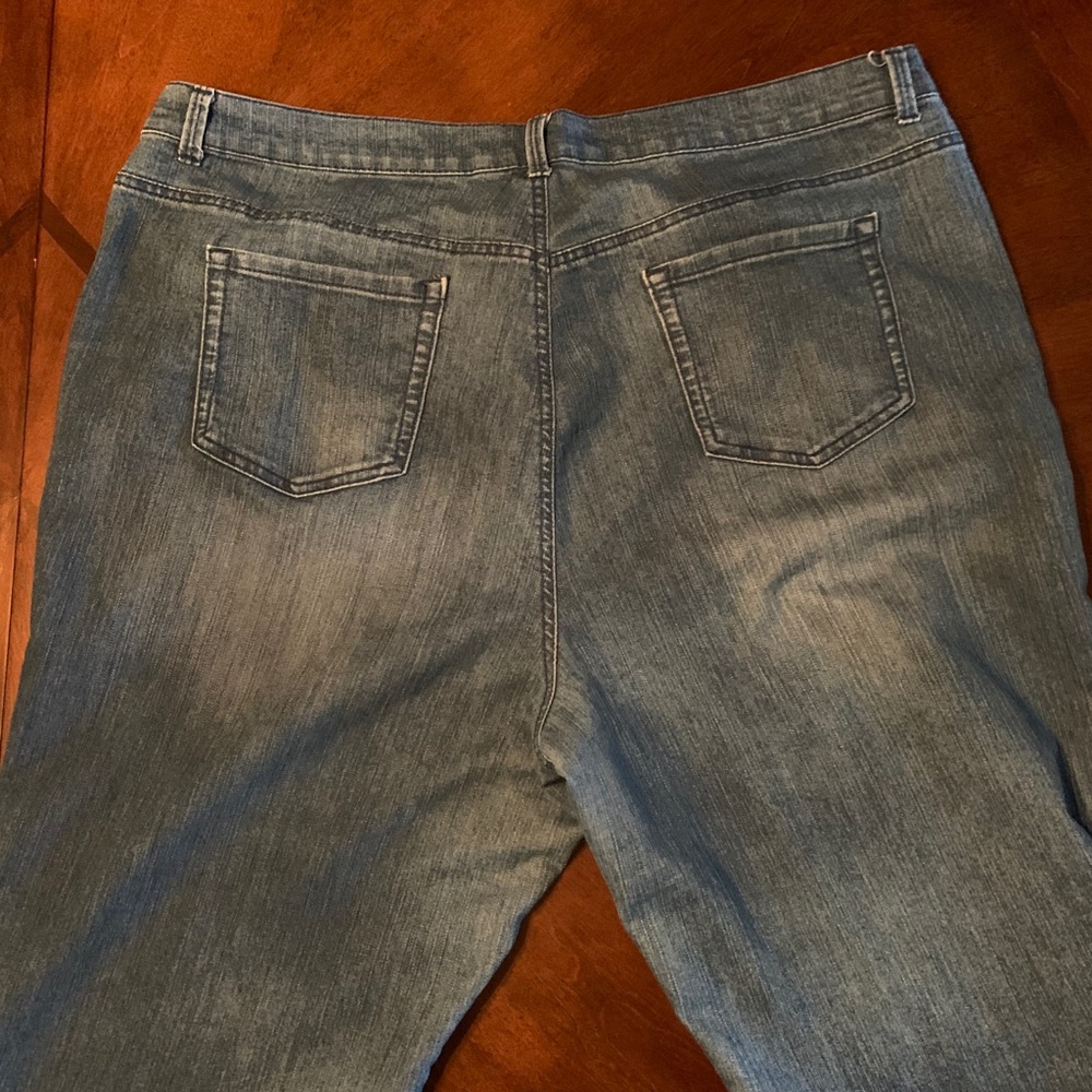 Gloria Vanderbilt Amanda Distressed Jeans